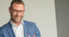 Dr. Traugott Gruppe, Medical Director Germany bei Boehringer Ingelheim, Porträtfoto, Mann mit Bart und Brille, lachend im Gespräch über schnellere Wege in die Versorgung von Patiemten und Ärzte
