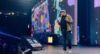 Bild eines Mannes mit Schirmmütze auf einer Bühne. Es handelt sich um Roland Eisenbrand auf der Conference Stage OMR 2025, er hält seinen Vortrage State of the Internet.