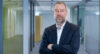Porträt Mann im Anzug, Bart, kurze Haare, es ist Anders Nordén, General Manager Astellas Pharma Germany