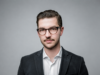 Karl Stubbe, Head of Health bei Edelman Deutschland, im Porträt.