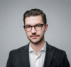 Karl Stubbe, Head of Health bei Edelman Deutschland, im Porträt.