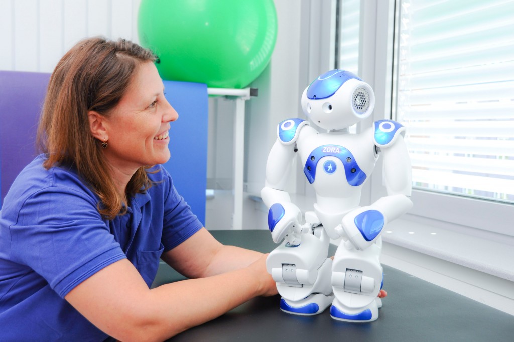Roboter Zora unterstützt eine Kinderstation in Kiel